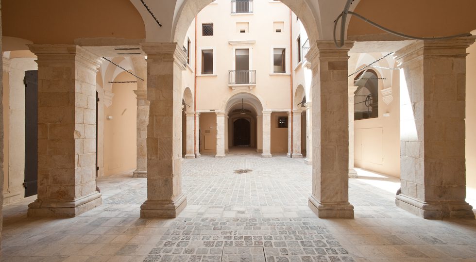 PASSEGGIATA MUSICALE NEI CORTILI AQUILANI E GRAN GALÀ DI DANZA IN PIAZZA DUOMO