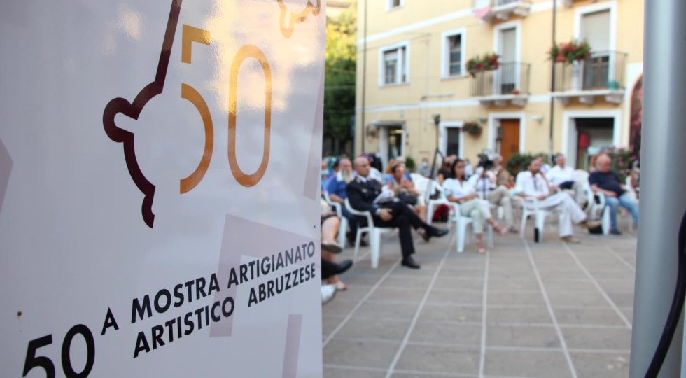 LA MOSTRA DELL’ARTIGIANATO ARTISTICO DI GUARDIAGRELE SI CHIUDE CON I MANUFATTI CELEBRATIVI DEL CINQUANTENARIO