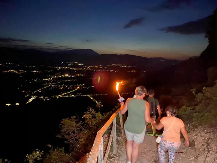 PARTITO DAL MORRONE IL FUOCO DI CELESTINO V, PER IL CAMMINO DEL PERDONO 80 KM IN 23 LOCALITÀ