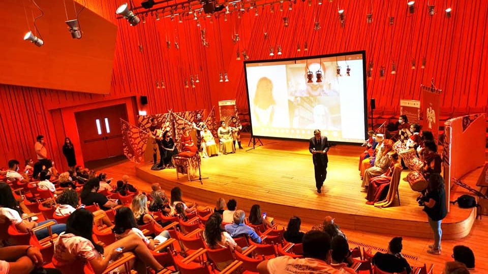 PERDONANZA, MEDAGLIA DELLA MUNICIPALITÀ AL GRUPPO STORICO SBANDIERATORI CITTÀ DI L’AQUILA