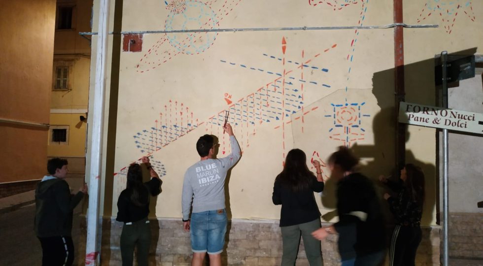 DALLE SUGGESTIONI DEL LOCKDOWN AD AIELLI ADOLESCENTI REALIZZANO UN MURALES