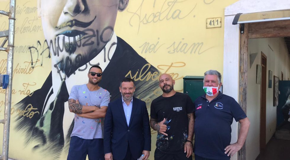 A PESCARA RESTAURO LAMPO PER IL MURALES DEDICATO A D’ANNUNZIO