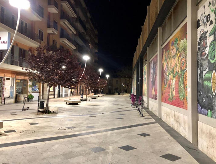 IL CENTRO DI PESCARA SEMIDESERTO ALLO SCATTARE DELLE CHIUSURE ALLE ORE 18 Virtù Quotidiane