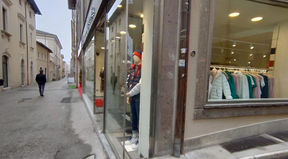 IL NATALE NERO ALLE PORTE POTREBBE VALERE 1,5 MILIARDI DI EURO DI ACQUISTI IN MENO