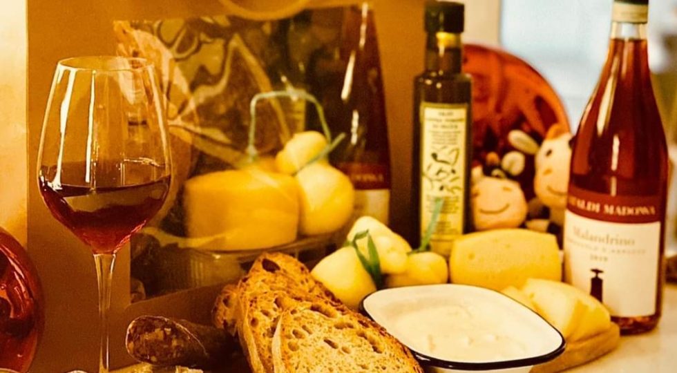 APERITIVO DI NATALE A DOMICILIO, DA CAROLINA E GINA PREPARA IL BOX A CHILOMETRO ZERO