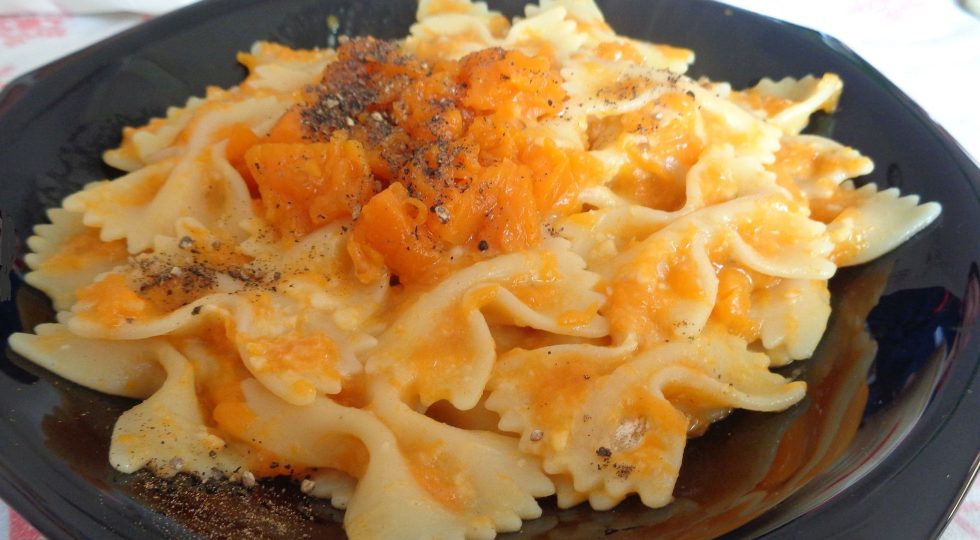 FARFALLE CON RAGÙ DI ZUCCA, RICETTA AUTUNNALE E A PROVA DI ZONA ROSSA