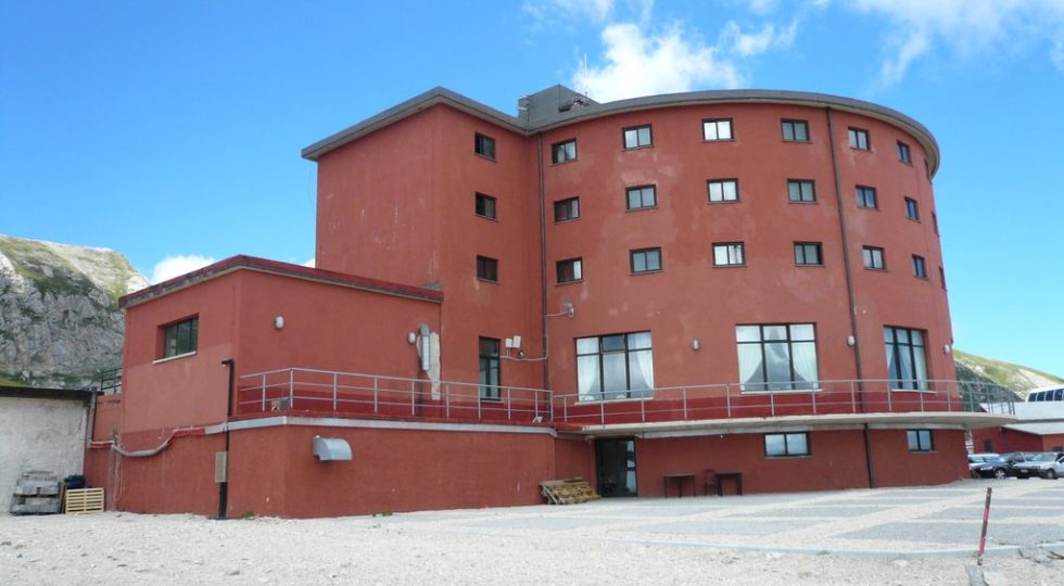 L’ALBERGO DI CAMPO IMPERATORE PRONTO A CAMBIARE VOLTO, ECCO COME SARÀ