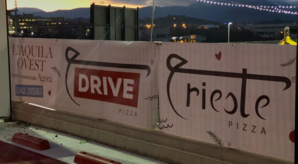 TUTTO PRONTO PER L’APERTURA DEL DRIVE IN DI TRIESTE PIZZA ALL’AQUILA