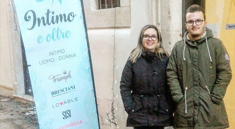 L’AQUILA, DUE GIOVANISSIMI APRONO IN CENTRO STORICO “INTIMO E OLTRE”