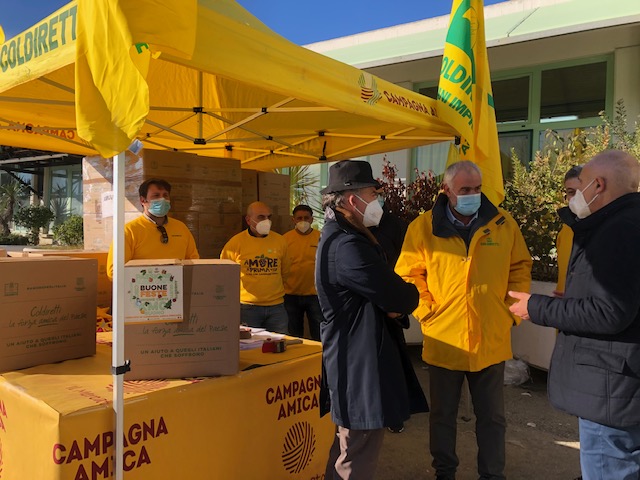 COVID, DA COLDIRETTI E CAMPAGNA AMICA 400 PACCHI PER I “NUOVI” POVERI