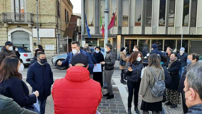 CNA PESCARA: NEGOZI CHIUSI DANNO GRAVISSIMO, SUBITO I RISTORI