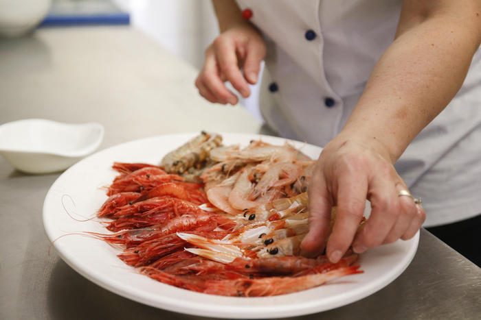 COVID NON FERMA VOGLIA DI NATALE, CHEF AL LAVORO PER MENÙ FESTE