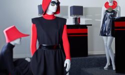 MOBILI COME SCULTURE, CHE ATTRAVERSANO IL TEMPO: COSÌ PIERRE CARDIN VESTIVA ANCHE LA CASA