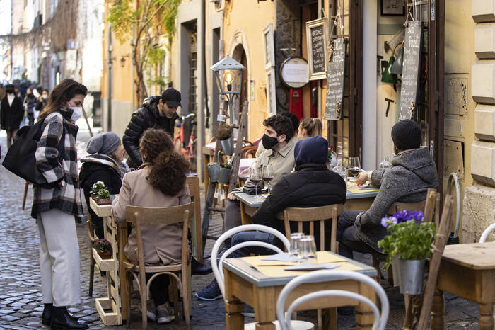 CON GLI SPAZI ALL’APERTO RIAPRE SOLO LA METÀ DEI LOCALI