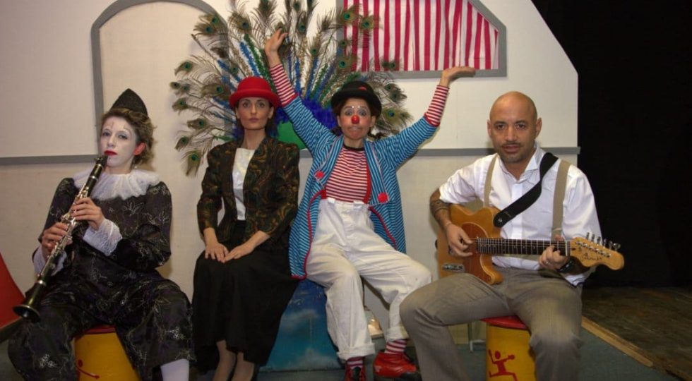 ALL’UMOR NON SI COMANDA, IL TEATRO TORNA IN TV TRA IRONIA E SPUNTI DI RIFLESSIONE