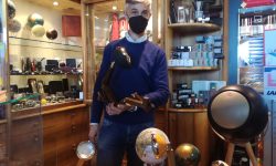 POCHETTE ANTI COVID E MAPPAMONDO IN MOTO PERPETUO, ALLA CARTOLERIA FERELLA ARTICOLI DA TUTTO IL PIANETA