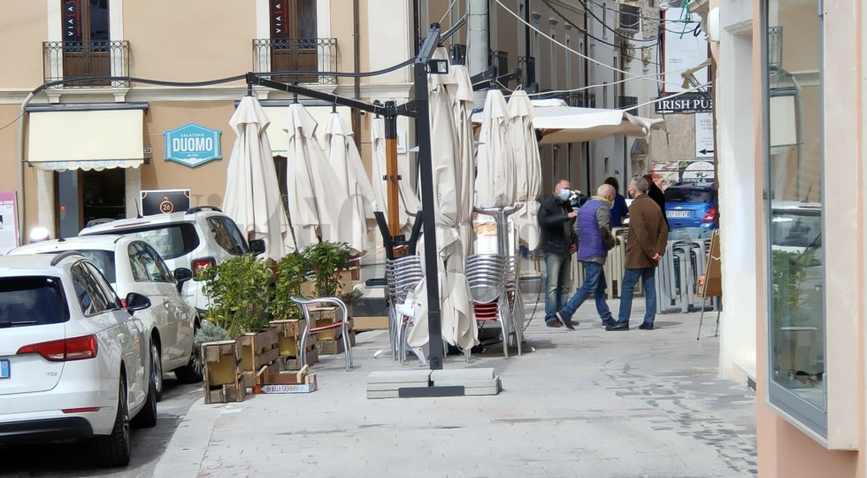 RIAPERTURE: CONSENTIRE ATTIVITÀ AL CHIUSO NEI TERRITORI FREDDI, COMUNE L’AQUILA VOTA ODG