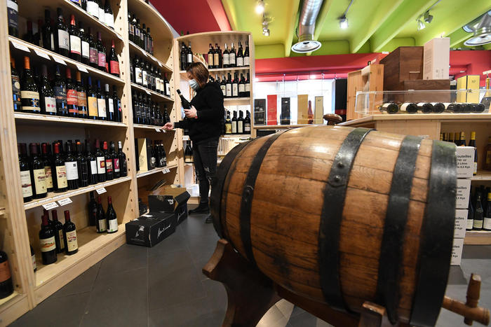 PATUANELLI: SOSTENERE PRODUTTORI VINO LEGATI AL CANALE HORECA