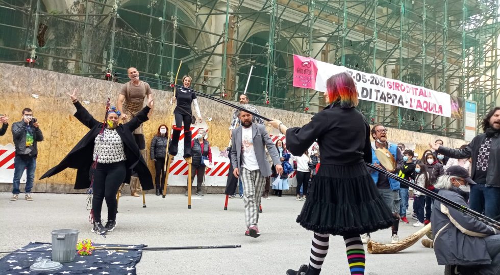 DANSER ENCORE, IL FLASH MOB DEGLI ARTISTI SCALDA IL CORSO DELL’AQUILA