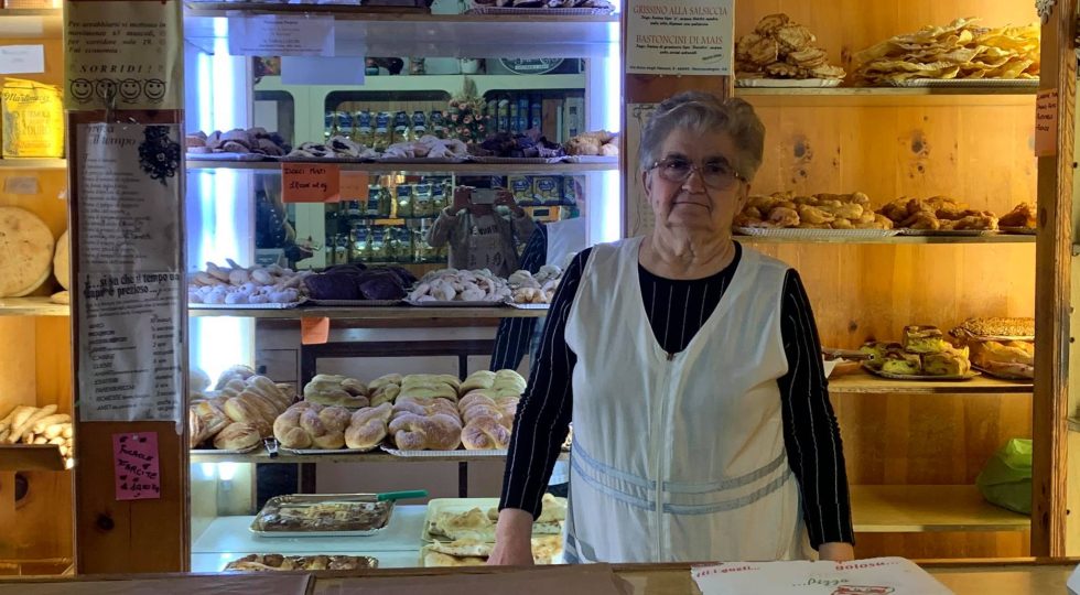 ROCCASCALEGNA: IL PANE PORCHETTATO DELLA SIGNORA MARIA, GUSTO, FRAGRANZA E MERAVIGLIA