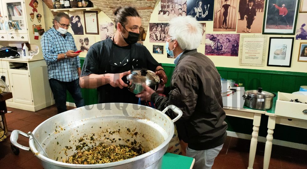 A TERAMO SI È RIPETUTO L’ANTICO RITO DELLE VIRTÙ, TUTTI IN FILA ALLA CANTINA DI PORTA ROMANA