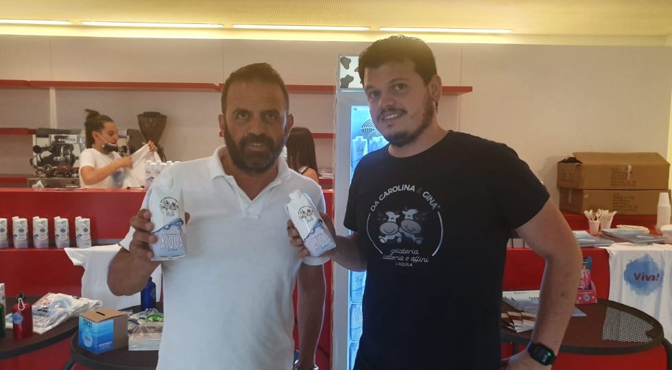 DA CAROLINA E GINA, PRESENTATA L’ACQUA PLASTIC FREE CHE FA BENEFICENZA