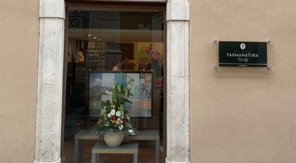 EDUCAZIONE AL BENESSERE E GADGET ETICI, HA APERTO IL NUOVO BIO STORE FARMANATURA ALL’AQUILA