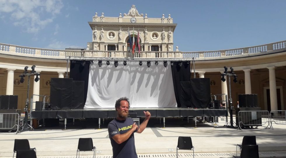IL VIAGGIO ARTISTICO MUSICALE DELLO SPETTACOLO “DI OCEANO, NUVOLE E JAZZ” DE I GUASTAFESTE IL 1 LUGLIO A L’AQUILA