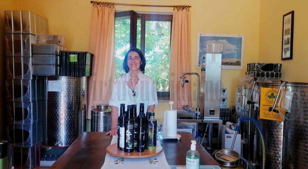 OLIO MONACO DI TORTORETO, AZIENDA FAMILIARE PREMIATA CHE ESPORTA FINO IN LITUANIA