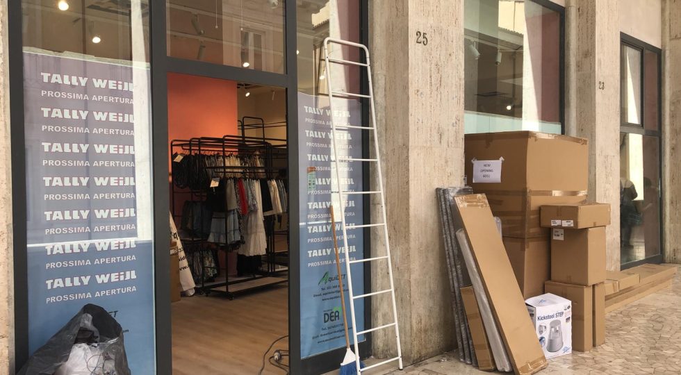 L’AQUILA: NEL CUORE DEI PORTICI DI SAN BERNARDINO APRE TALLY WEIJL, ABBIGLIAMENTO PER GIOVANISSIME