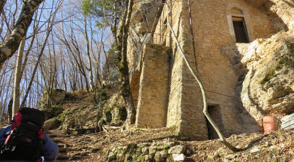 L’EREMO RUPESTRE DELLA MADONNA DEL CAUTO, UN INCANTO TRA I BOSCHI