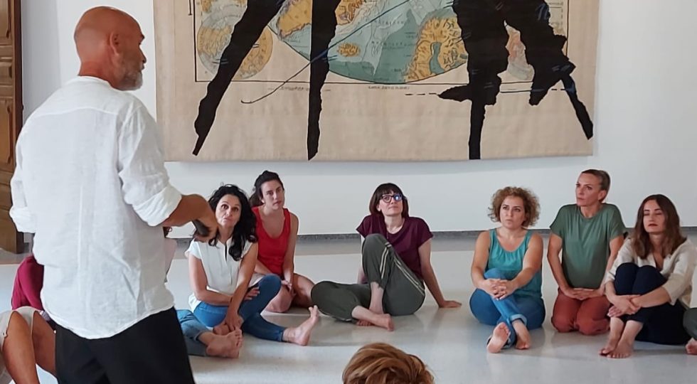 JAZZ L’AQUILA, VIRGILIO SIENI APRE CON “DOLCE LOTTA” PER UNA COMUNITÀ IN ASCOLTO