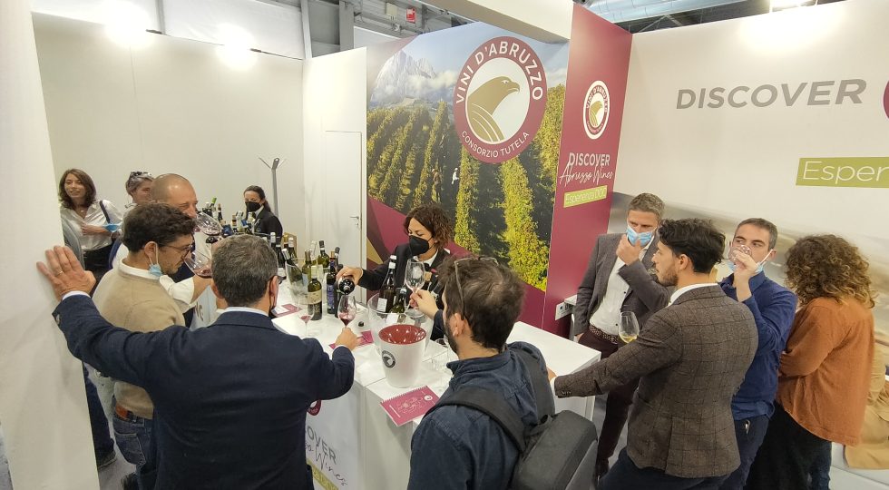 ABRUZZO AL VINITALY: DA DOMENICA VERTICALI, DEGUSTAZIONI, INCONTRI CON I BUYER A VERONA