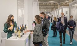 ABRUZZO AL VINITALY, NUOVI DISCIPLINARI ED ETICHETTE ANIMANO IL DIBATTITO