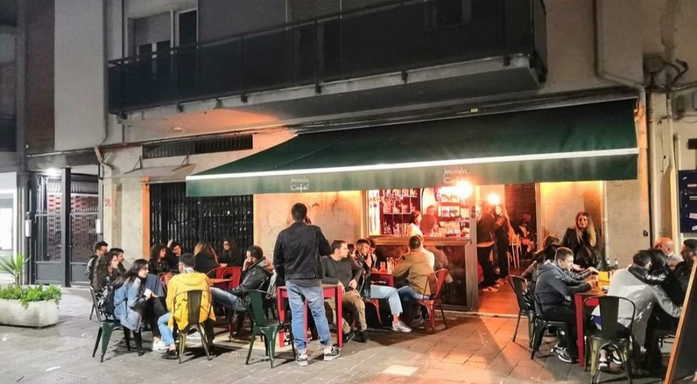 RIAPRE IL BAR DI VIA PIAVE CHIUSO PER ALCOL AI MINORI, LE VIOLAZIONI PRIMA DEL COVID