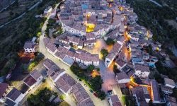 “Energie inedite per abitare i borghi”, a Castelvecchio Calvisio una giornata per parlare di storia, cultura, cibo e sviluppo