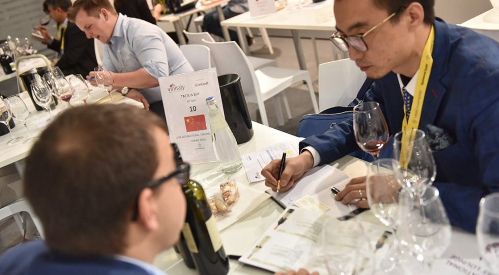 VINITALY, DOMANI IL VIA CON CENTO AZIENDE ABRUZZESI