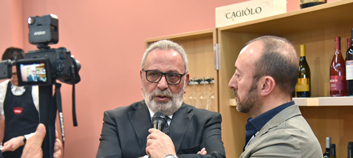 CONSORZIO VINI D’ABRUZZO, VERNA VUOTA IL SACCO: PATTO TRADITO, SÌ A UN PRIVATO MA BASTA VETI