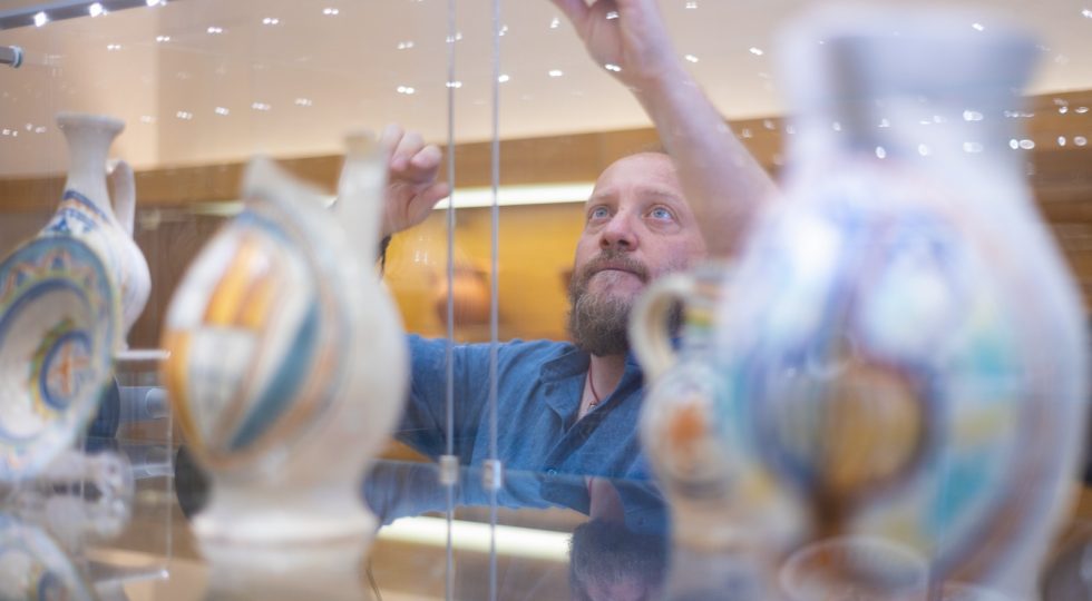 La riscoperta della ceramica aquilana con mostre e laboratori in occasione di San Bernardino