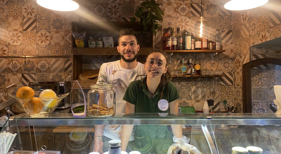 CALASCIO, LA SCOMMESSA DI FRANCESCA: APERTO NUOVO LOCALE AI PIEDI DELLA ROCCA