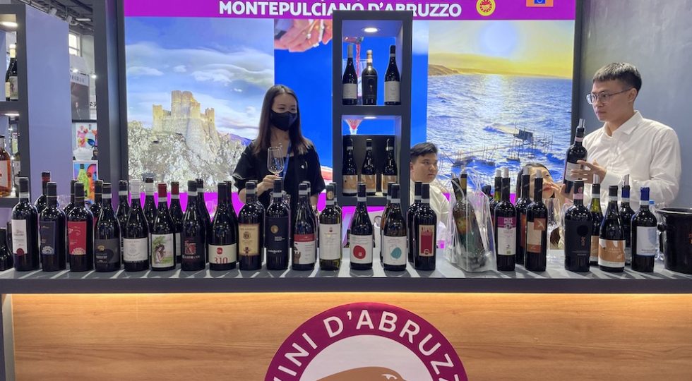 VIAGGIO NEL MONTEPULCIANO D’ABRUZZO ALLA FIERA CINESE DI CANTON