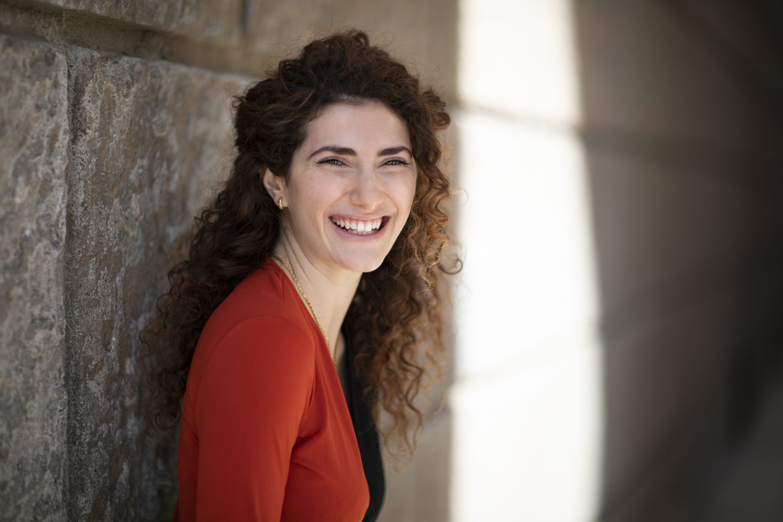 L ATTRICE ITALO SIRIANA SARA EL DEBUCH APRE GAROFANO ROSSO FILM SARA EL DEBUCH FESTIVAL 5 Scaled 