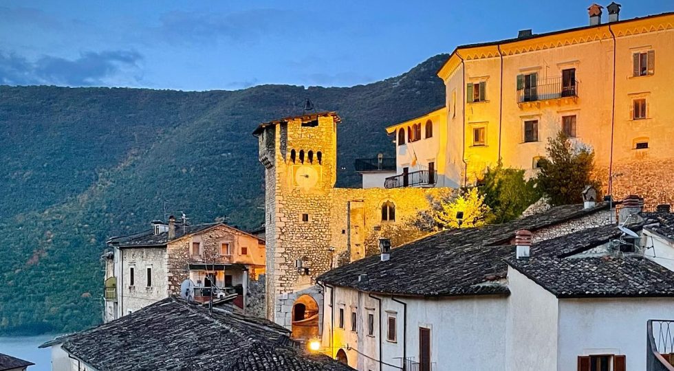 “Ossessione evitata”, a Fontecchio in mostra le opere di Debora Frasca