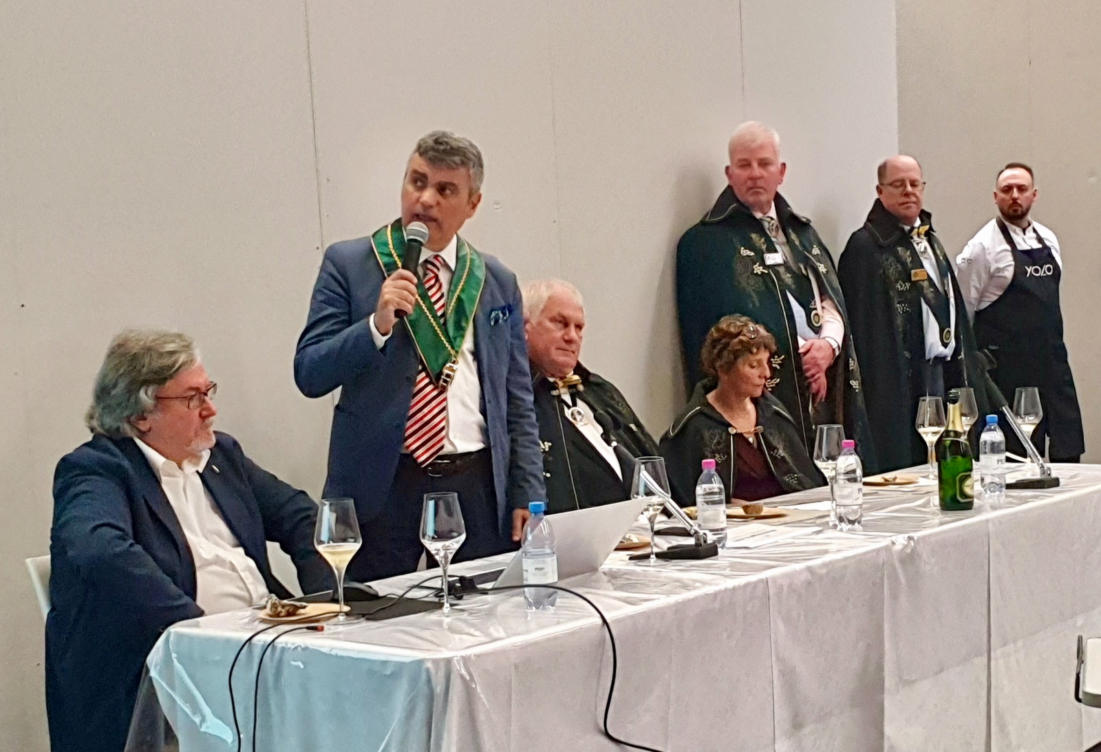 OSTRICHE E CHAMPAGNE, PARLA ABRUZZESE L'ABBINAMENTO PER ANTONOMASIA AL ...
