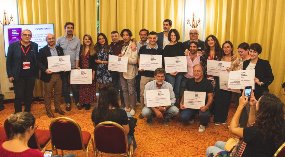 GUIDA AI VINI DELL’ETNA 2023, I 29 IMPERDIBILI DEL VULCANO: ECCO LE 125 CANTINE E LE ETICHETTE D’ECCELLENZA