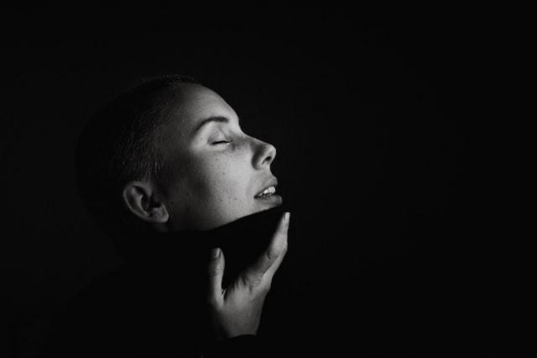 COME SCEGLIERE E USARE UN EPILATORE PER IL VISO