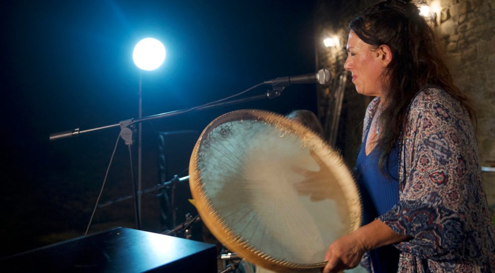 “Terre sonanti”, a Fontecchio laboratori gratuiti di teatro, voce, musica e pupe danzanti