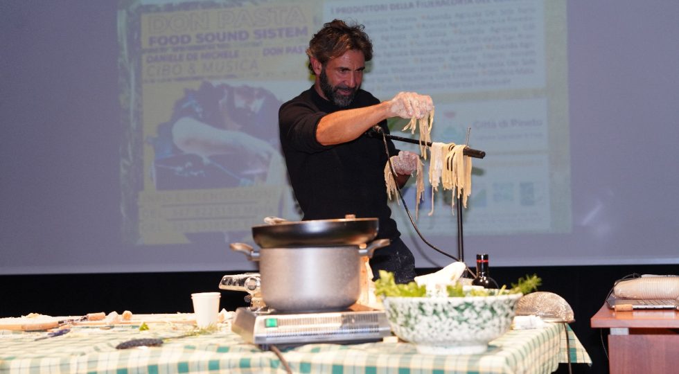 Don Pasta: “Un cuoco senza filiera è senza storia”. L’artista salentino testimonial della filiera corta del Cerrano