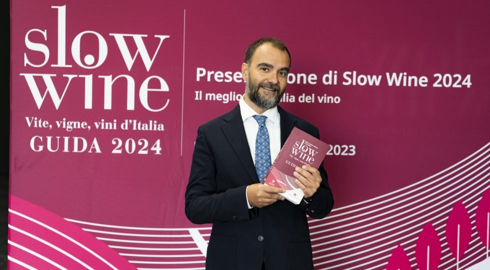 Presentata la guida Slow Wine 2024: “Valorizziamo l’Italia del vino monopolizzata dalle grandi denominazioni”