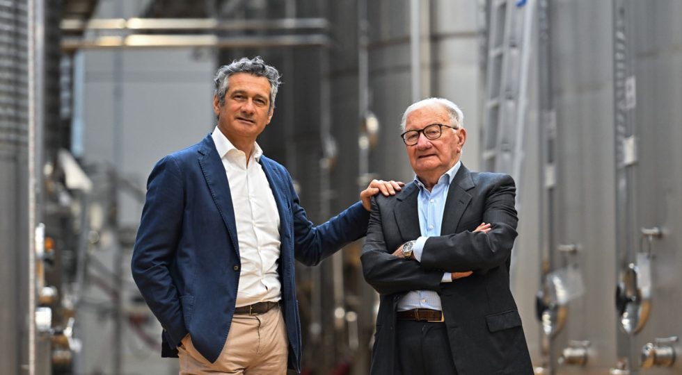 Umani Ronchi premiata da Doctor Wine per aver contribuito a scrivere un pezzo di storia del vino italiano